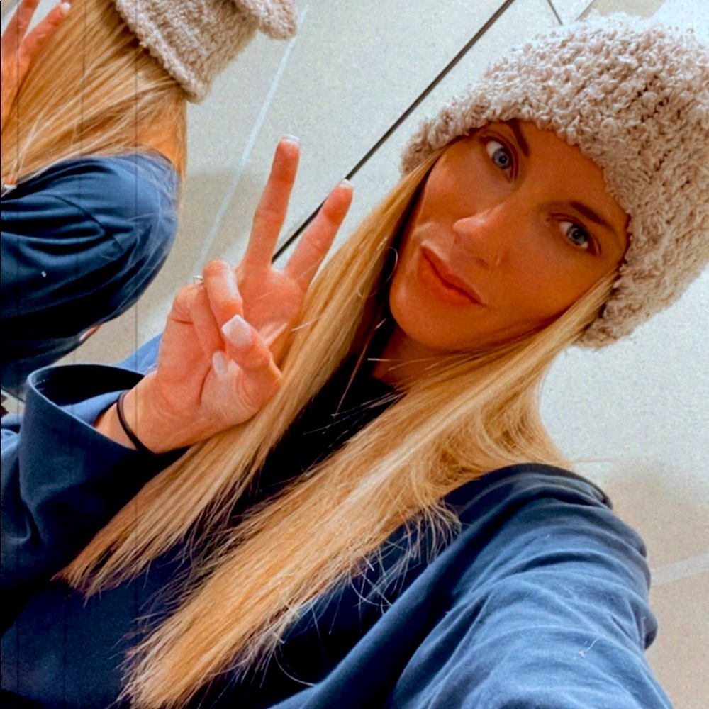 Beanie season alert!!!! One size knit beige beanie!